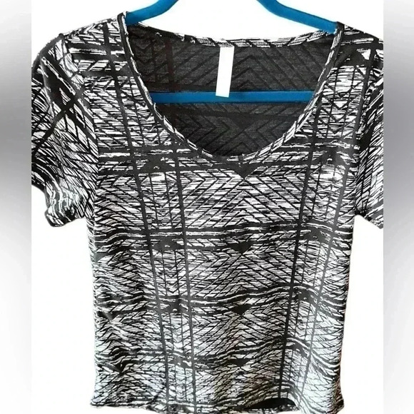 Lularoe small black & white jacquard Classic T. Semi sheer pattern . Gorgeous! - Picture 4 of 9